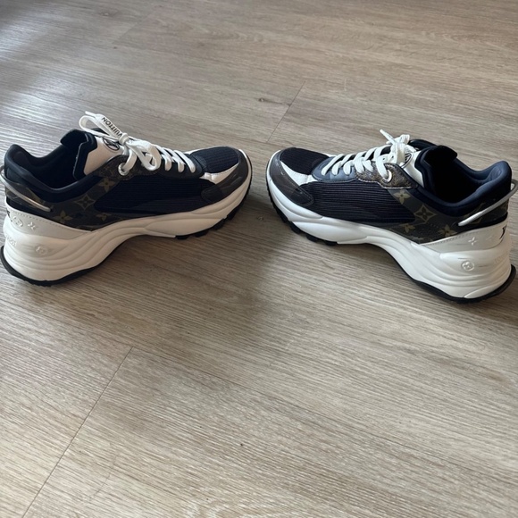 Louis Vuitton Run 55 Sneaker - Picture 5 of 8